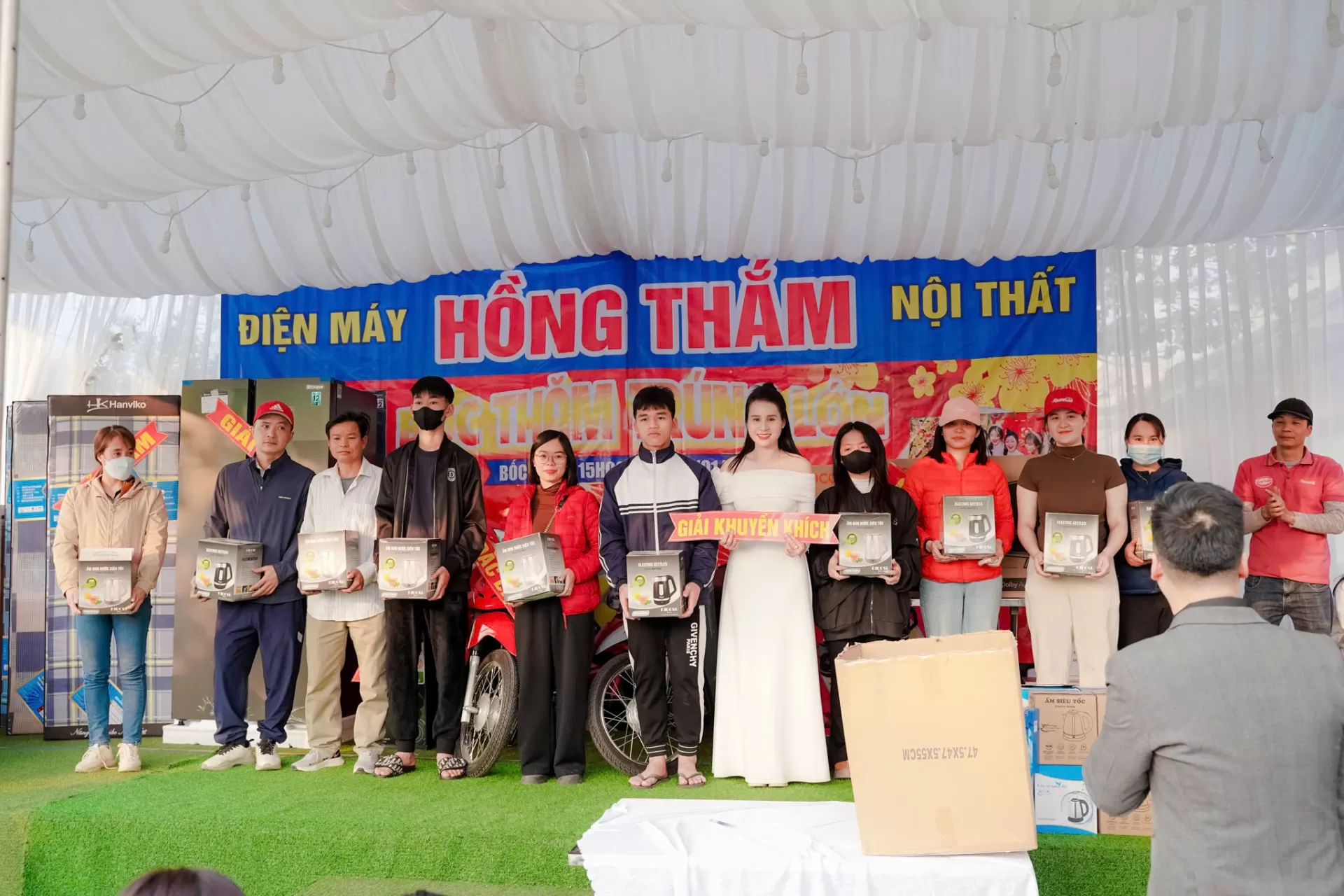 PRIMER & ĐIỆN MÁY HỒNG THẮM TỔ CHỨC CHƯƠNG TRÌNH 