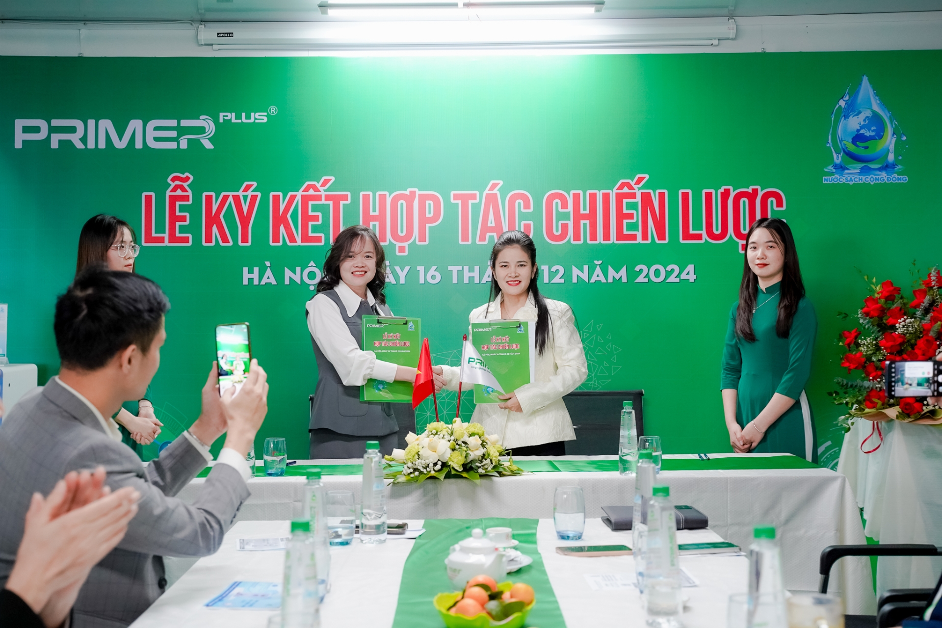 hợp tác
