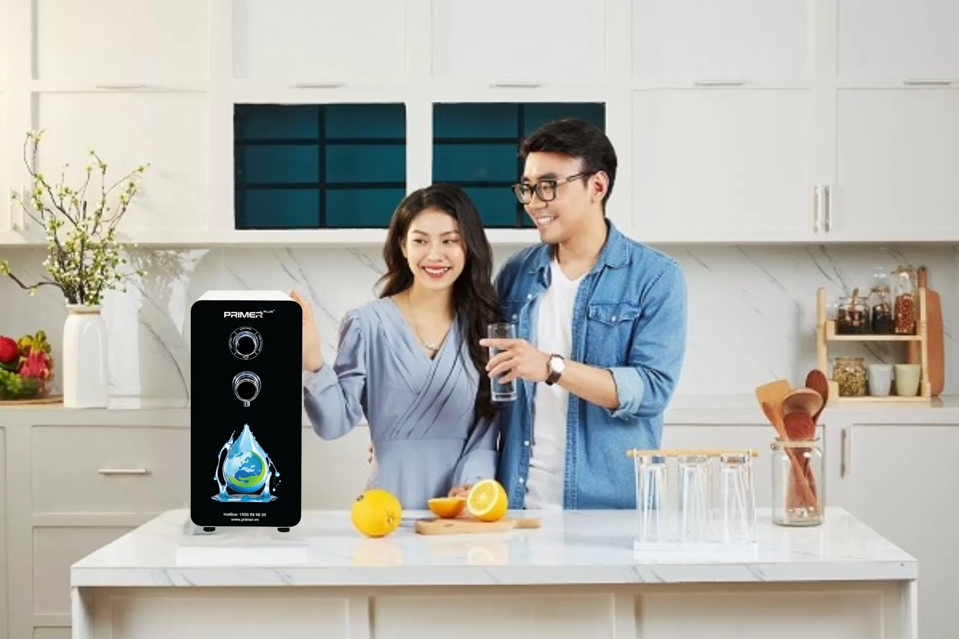 M&aacute;y lọc nước PRIMER của Nước Sạch Cộng Đồng kh&ocirc;ng chỉ gi&uacute;p tối giản kh&ocirc;ng gian bếp, m&agrave; c&ograve;n giải ph&oacute;ng thời gian v&agrave; c&ocirc;ng sức cho người phụ nữ hiện đại. Thay v&igrave; lo lắng về chất lượng nước hay xoay v&ograve;ng với nhiều thiết bị cồng kềnh, chị em c&oacute; thể an t&acirc;m tận hưởng nguồn nước sạch đạt chuẩn cho mọi nhu cầu sinh hoạt hằng ng&agrave;y. Đ&oacute; kh&ocirc;ng chỉ l&agrave; sự tiện lợi, m&agrave; c&ograve;n l&agrave; c&aacute;ch chăm s&oacute;c gia đ&igrave;nh một c&aacute;ch th&ocirc;ng minh, để mỗi người phụ nữ c&oacute; th&ecirc;m thời gian y&ecirc;u thương bản th&acirc;n v&agrave; tận hưởng cuộc sống trọn vẹn hơn.