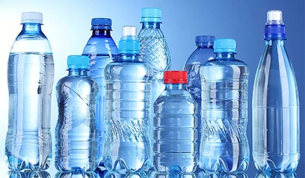 5 LÝ DO BẠN NÊN NGỪNG UỐNG NƯỚC ĐÓNG CHAI