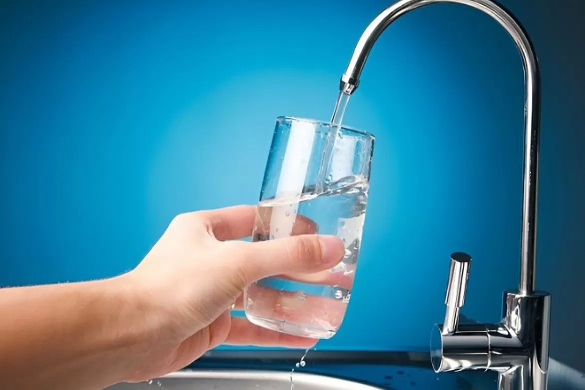 UỐNG NƯỚC TRỰC TIẾP TỪ MÁY LỌC NƯỚC CÓ THỰC SỰ AN TOÀN?